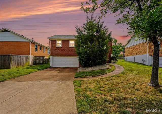 Photo 1 of Sale Pending at 9104 Lemona Dr, Saint Louis, MO 63123 | MLS# MIS26060155 | Listing updated on 2026-09-21