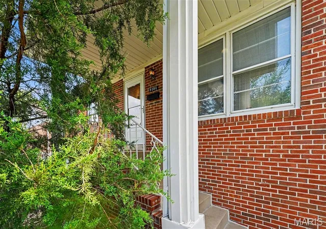 Photo 3 of Sale Pending at 9104 Lemona Dr, Saint Louis, MO 63123 | MLS# MIS26060155 | Listing updated on 2026-09-21