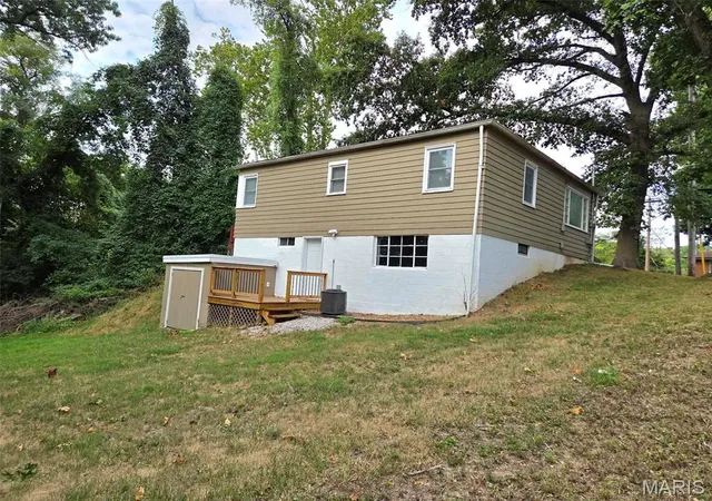 Photo 2 of Single family home for sale at 2431 N Henry St, Alton, IL 62002 | MLS# MIS26060156 | Listing updated on 2026-09-19