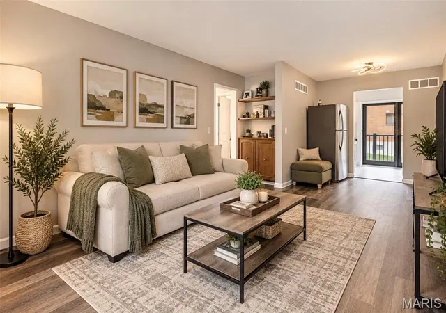 Photo 4 of Condo for sale at 7904 Camelot Ln #1, Saint Louis, MO 63123 | MLS# MIS26060162 | Listing updated on 2026-09-24