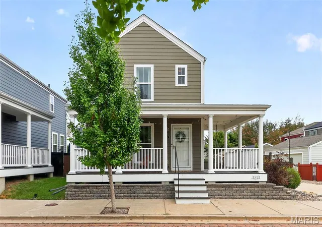 Photo 1 of Single family home for sale at 3213 Camp St, Saint Charles, MO 63301 | MLS# MIS26060171 | Listing updated on 2026-09-25