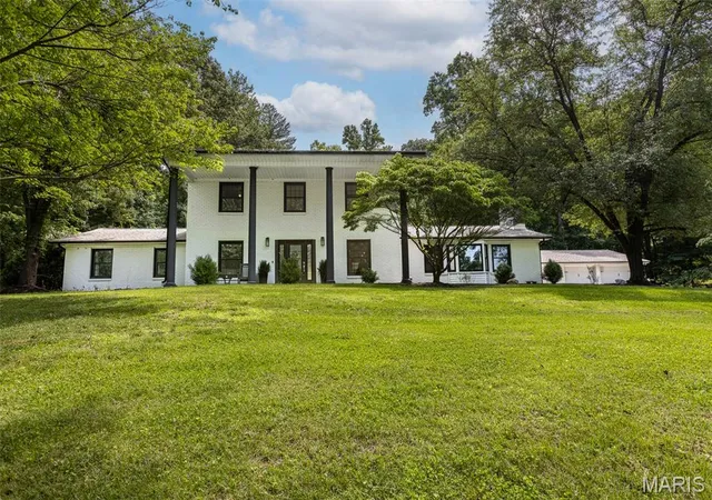 Photo 2 of Single family home for sale at 1810 Scotts Ln, Cape Girardeau, MO 63701 | MLS# MIS26060174 | Listing updated on 2026-09-28