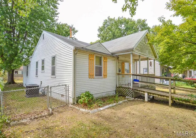 Single family home for sale at 1816 Ferguson Ave, Granite City, IL 62040 | MLS# MIS26060183