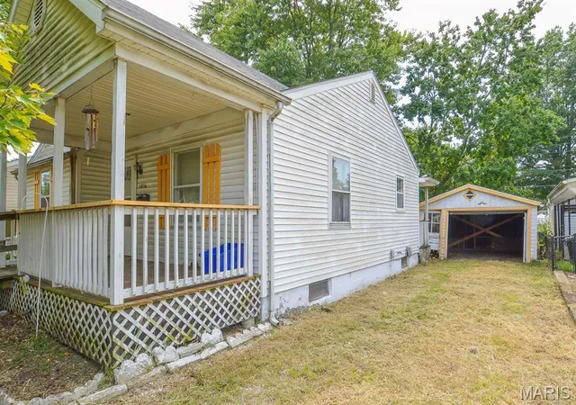 Photo 4 of Single family home for sale at 1816 Ferguson Ave, Granite City, IL 62040 | MLS# MIS26060183 | Listing updated on 2026-09-19