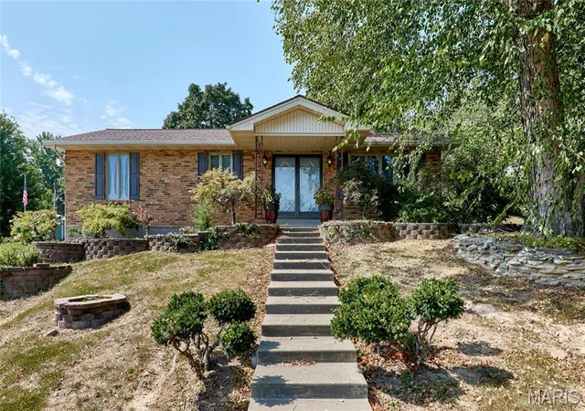Photo 2 of Single family home for sale at 1503 Riverview Dr, Elsberry, MO 63343 | MLS# MIS26060186 | Listing updated on 2026-09-24