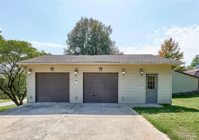 Photo 3 of Single family home for sale at 1503 Riverview Dr, Elsberry, MO 63343 | MLS# MIS26060186 | Listing updated on 2026-09-24