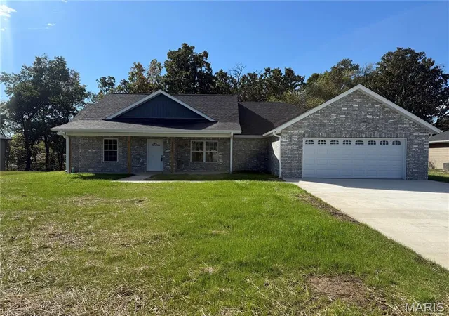 Single family home for sale at 1100 Daytona Dr, Lebanon, MO 65536 | MLS# MIS26060190