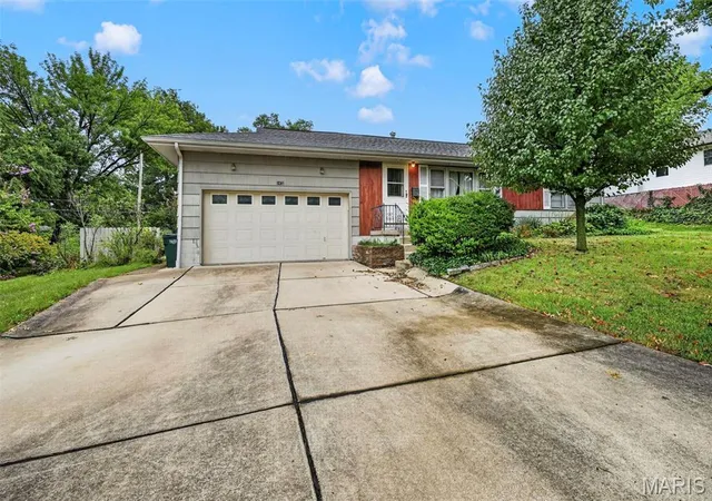 Photo 2 of Single family home for sale at 1472 Grant Rd, Saint Louis, MO 63119 | MLS# MIS26060192 | Listing updated on 2026-10-06