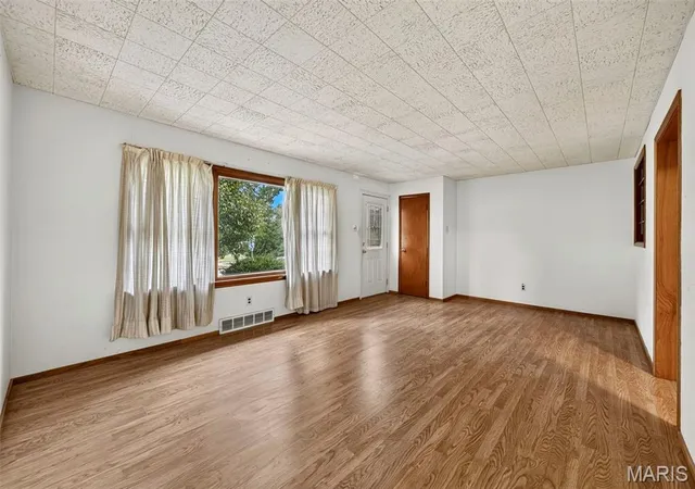 Photo 4 of Single family home for sale at 1472 Grant Rd, Saint Louis, MO 63119 | MLS# MIS26060192 | Listing updated on 2026-10-06