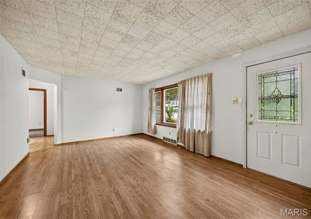 Photo 3 of Single family home for sale at 1472 Grant Rd, Saint Louis, MO 63119 | MLS# MIS26060192 | Listing updated on 2026-10-06