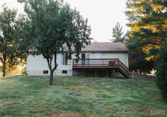 Photo 3 of Sale Pending at 30 Hickory St, Nashville, IL 62263 | MLS# MIS26060195 | Listing updated on 2026-09-24