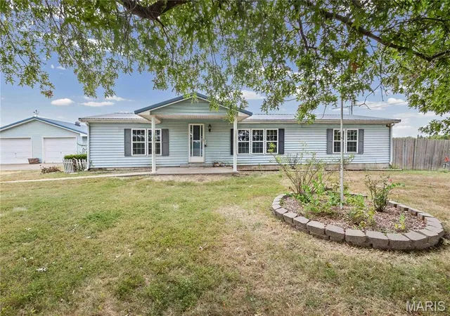 Photo 2 of Single family home for sale at 5225 County Rd 207, Fulton, MO 65251 | MLS# MIS26060198 | Listing updated on 2026-09-26