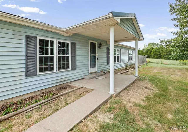 Photo 3 of Single family home for sale at 5225 County Rd 207, Fulton, MO 65251 | MLS# MIS26060198 | Listing updated on 2026-09-26