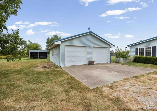 Photo 3 of Single family home for sale at 5225 County Rd 207, Fulton, MO 65251 | MLS# MIS26060198 | Listing updated on 2026-09-26
