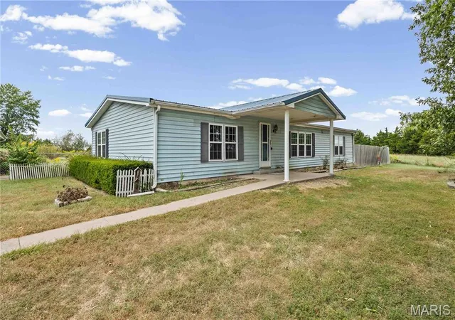 Photo 4 of Single family home for sale at 5225 County Rd 207, Fulton, MO 65251 | MLS# MIS26060198 | Listing updated on 2026-09-26