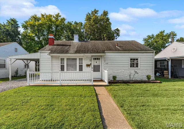 Photo 1 of Single family home for sale at 1409 Bel Aire Dr, Belleville, IL 62220 | MLS# MIS26060208 | Listing updated on 2026-09-26