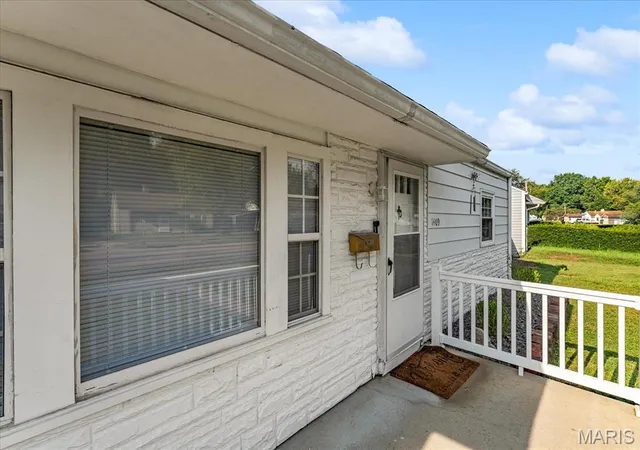 Photo 3 of Single family home for sale at 1409 Bel Aire Dr, Belleville, IL 62220 | MLS# MIS26060208 | Listing updated on 2026-09-26