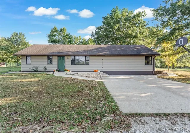 Photo 1 of Single family home for sale at 4878 Sportsman Rd, Waterloo, IL 62298 | MLS# MIS26060216 | Listing updated on 2026-09-21