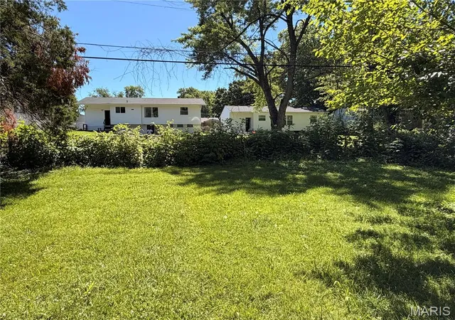 Photo 3 of Single family home for sale at 10244 Duke Dr, Saint Louis, MO 63136 | MLS# MIS26060219 | Listing updated on 2026-09-30