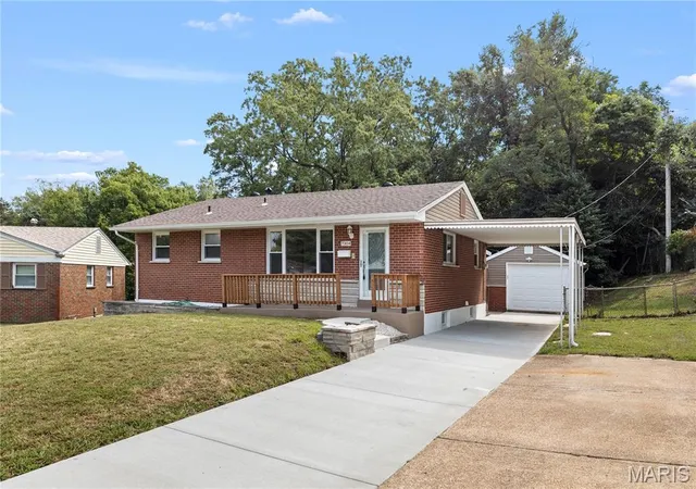 Photo 2 of Single family home for sale at 7304 Esterbrook Dr, Saint Louis, MO 63136 | MLS# MIS26060227 | Listing updated on 2026-09-24
