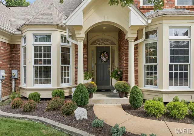 Photo 2 of Sale Pending at 15903 Picardy Meadow Ct, Chesterfield, MO 63017 | MLS# MIS26060230 | Listing updated on 2026-10-14