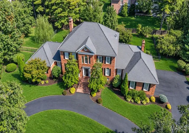 Photo 2 of Single family home for sale at 100 Wexler Manor Ct, Saint Louis, MO 63141 | MLS# MIS26060235 | Listing updated on 2026-10-09