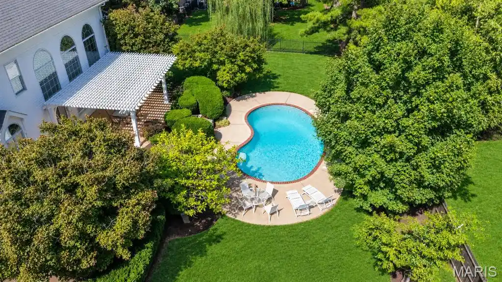 Photo 3 of Single family home for sale at 100 Wexler Manor Ct, Saint Louis, MO 63141 | MLS# MIS26060235 | Listing updated on 2026-10-09
