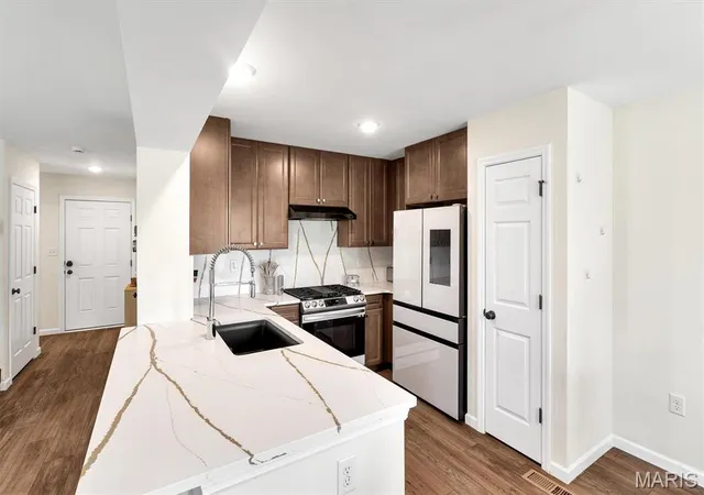 Photo 3 of Single family home for sale at 915 Walnut Point Dr, Imperial, MO 63052 | MLS# MIS26060237 | Listing updated on 2026-09-25