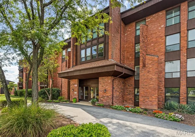 Photo 1 of Condo for sale at 585 Coeur De Royale Dr #306, Saint Louis, MO 63141 | MLS# MIS26060238 | Listing updated on 2026-09-19