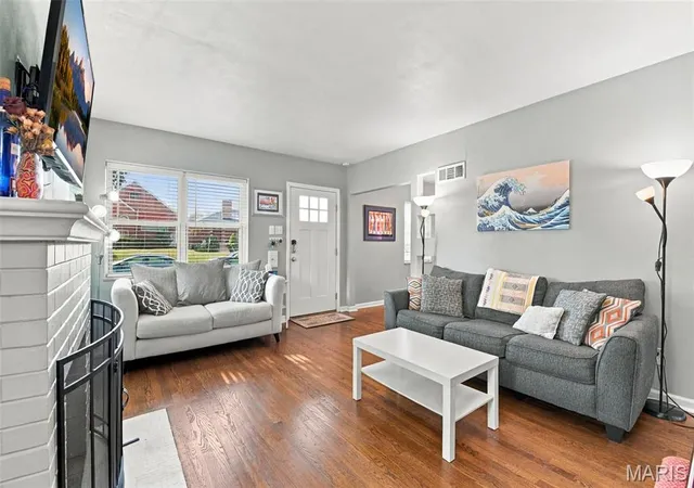 Photo 3 of Sale Pending at 5651 Potomac St, Saint Louis, MO 63139 | MLS# MIS26060250 | Listing updated on 2026-10-06