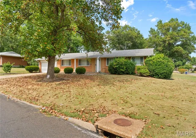 Photo 3 of Single family home for sale at 1805 Claudine Dr, Saint Louis, MO 63138 | MLS# MIS26060254 | Listing updated on 2026-09-18