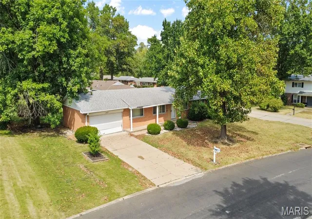 Photo 4 of Single family home for sale at 1805 Claudine Dr, Saint Louis, MO 63138 | MLS# MIS26060254 | Listing updated on 2026-09-18