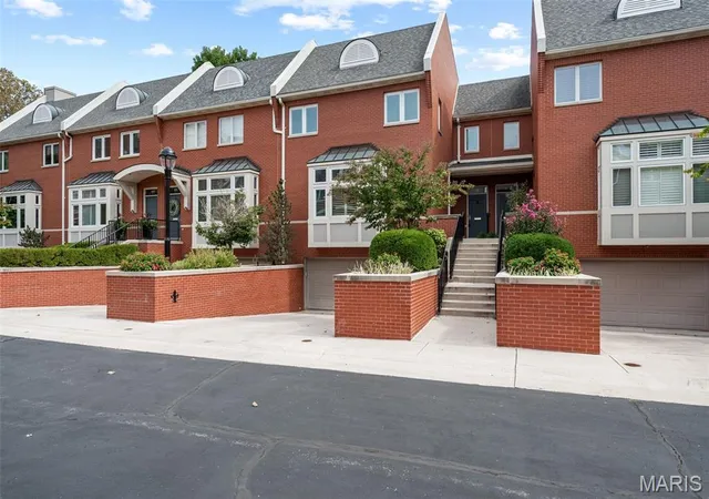 Condo for sale at 8 W Pine Ct, Saint Louis, MO 63108 | MLS# MIS26060256