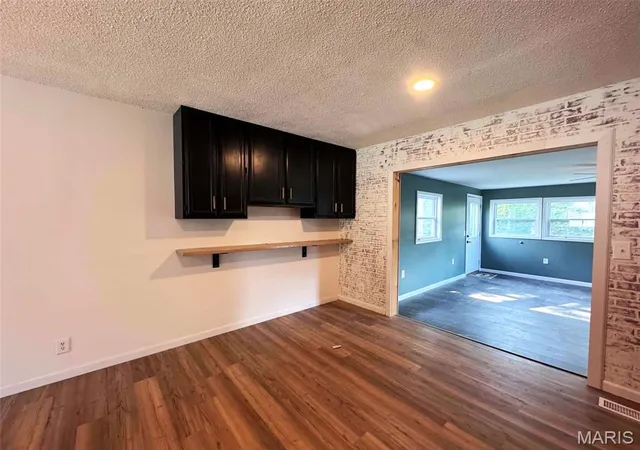 Photo 4 of Single family home for sale at 12 Newell Ln, Hannibal, MO 63401 | MLS# MIS26060258 | Listing updated on 2026-09-21