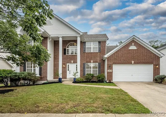Photo 2 of Sale Pending at 12010 Manhattan Pl, Saint Louis, MO 63131 | MLS# MIS26060265 | Listing updated on 2026-09-27