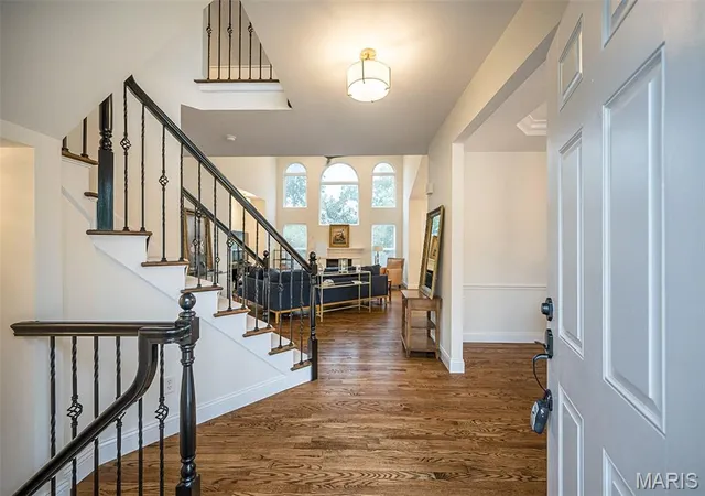 Photo 3 of Sale Pending at 12010 Manhattan Pl, Saint Louis, MO 63131 | MLS# MIS26060265 | Listing updated on 2026-09-27