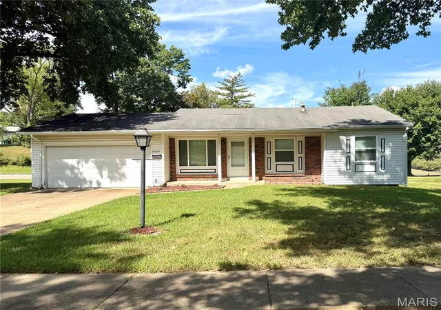 Photo 1 of Single family home for sale at 10619 Foxlair Dr, Saint Louis, MO 63137 | MLS# MIS26060269 | Listing updated on 2026-10-01