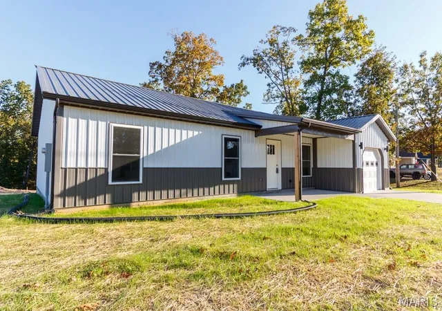 Photo 2 of Single family home for sale at 15564 Top Dr, Saint Robert, MO 65584 | MLS# MIS26060270 | Listing updated on 2026-10-27