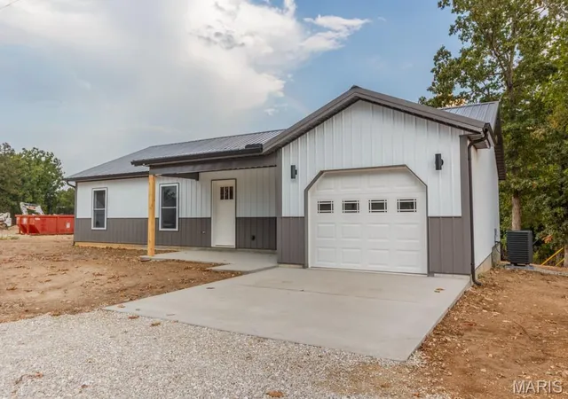 Photo 3 of Single family home for sale at 15564 Top Dr, Saint Robert, MO 65584 | MLS# MIS26060270 | Listing updated on 2026-09-27