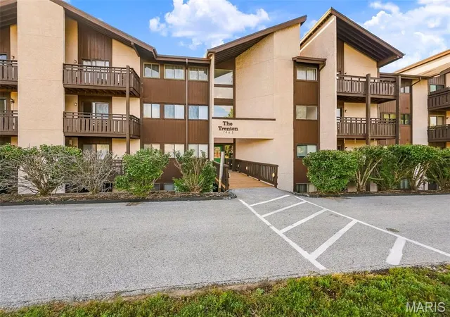Photo 1 of Condo for sale at 1465 Heritage Landing #401, Saint Charles, MO 63303 | MLS# MIS26060280 | Listing updated on 2026-10-01