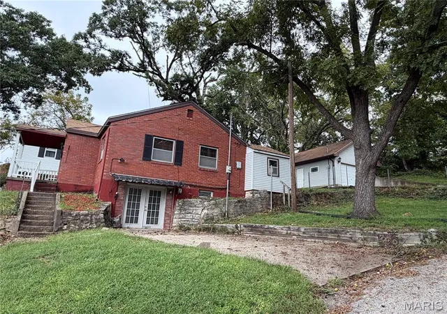 Photo 2 of Single family home for sale at 700 Hazel, Hannibal, MO 63401 | MLS# MIS26060285 | Listing updated on 2026-09-25