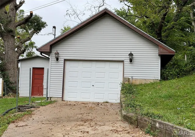 Photo 3 of Single family home for sale at 700 Hazel, Hannibal, MO 63401 | MLS# MIS26060285 | Listing updated on 2026-09-25