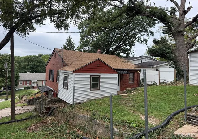 Photo 4 of Single family home for sale at 700 Hazel, Hannibal, MO 63401 | MLS# MIS26060285 | Listing updated on 2026-09-25
