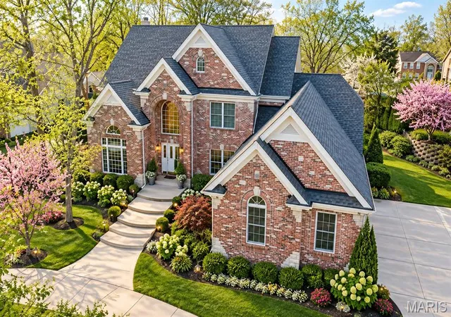 Photo 1 of Mansion for sale at 821 N Spoede Rd, Saint Louis, MO 63141 | MLS# MIS26060289 | Listing updated on 2026-10-08