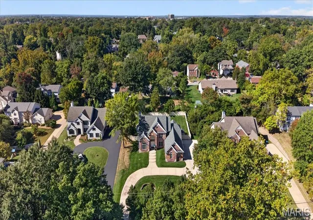 Photo 3 of Mansion for sale at 821 N Spoede Rd, Saint Louis, MO 63141 | MLS# MIS26060289 | Listing updated on 2026-10-08