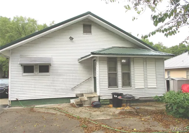 Photo 2 of Single family home for sale at 522 E Main St, Sparta, IL 62286 | MLS# MIS26060293 | Listing updated on 2026-09-25