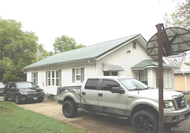 Photo 3 of Single family home for sale at 522 E Main St, Sparta, IL 62286 | MLS# MIS26060293 | Listing updated on 2026-09-25