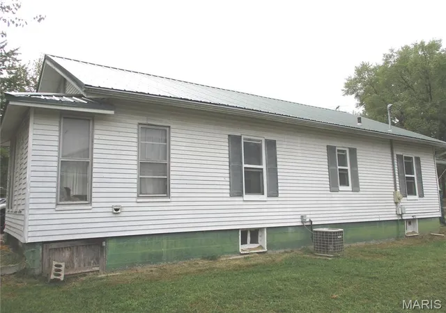 Photo 4 of Single family home for sale at 522 E Main St, Sparta, IL 62286 | MLS# MIS26060293 | Listing updated on 2026-09-25