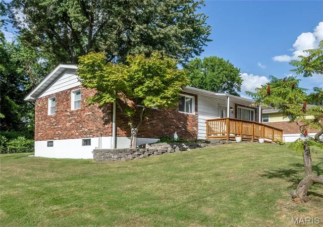 Photo 3 of Single family home for sale at 113 Ridgemoor Dr, Glen Carbon, IL 62034 | MLS# MIS26060295 | Listing updated on 2026-09-22