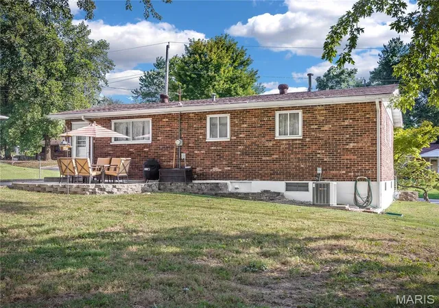 Photo 3 of Single family home for sale at 113 Ridgemoor Dr, Glen Carbon, IL 62034 | MLS# MIS26060295 | Listing updated on 2026-09-22